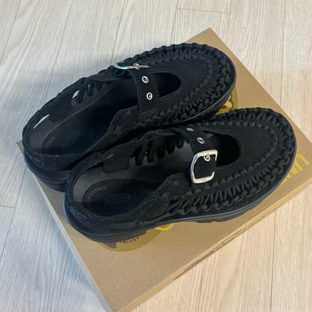 킨 keen 유니크 플랫폼 메리제인 샌들 250 사이즈 새상품