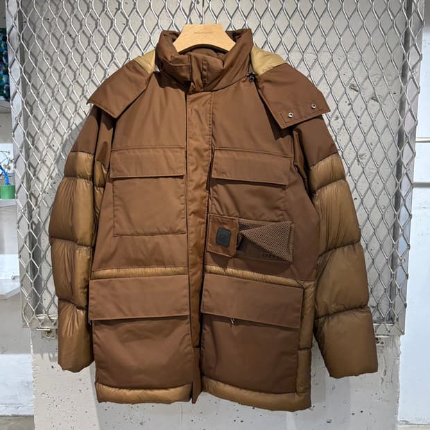 C.P. Company 메트로폴리스 시리즈 멀티 포켓 다운 패딩