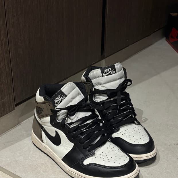 나이키 에어 조던 1 하이 블랙 모카 265