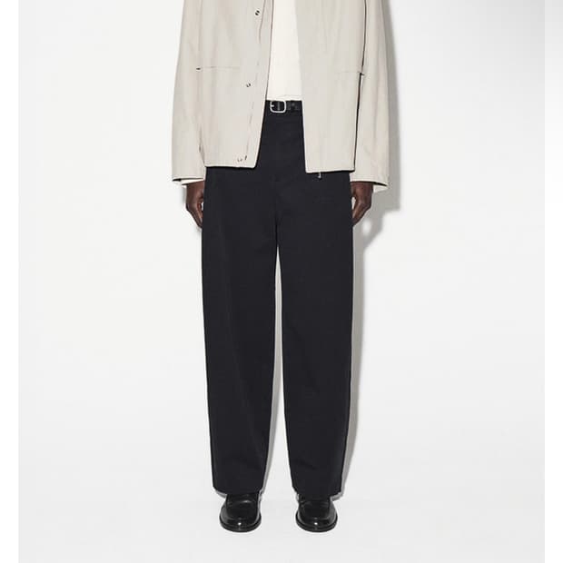 (42)Cos 와이드 레그 플리티드 코튼 트라우저