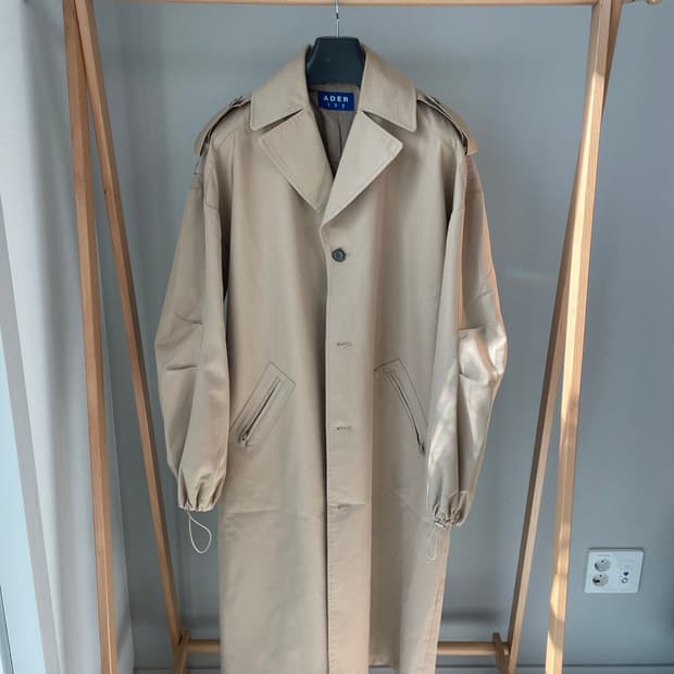아더에러 트렌치코트