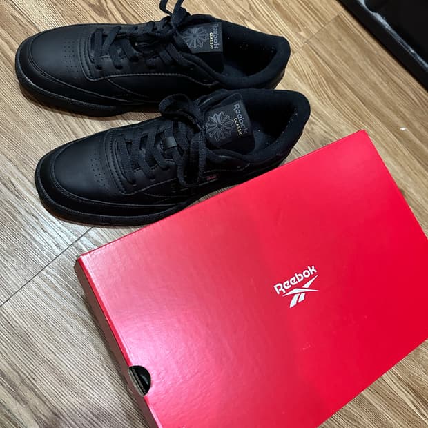 리복 클럽c트리플 블랙 300 2회착