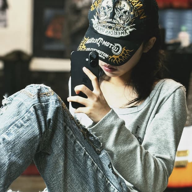 밴슨 자수 디테일 매쉬 볼 캡