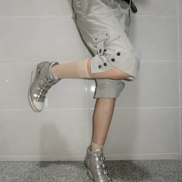 Multi-Pocket Cargo Capri Pants