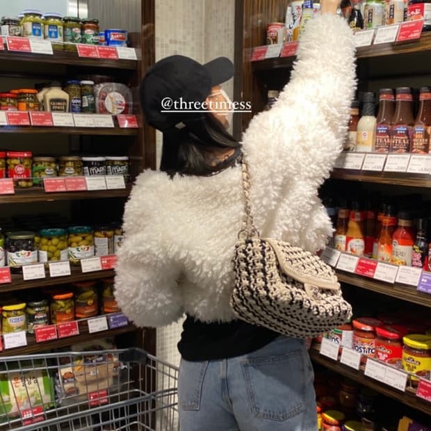 threetimes 쓰리타임즈 플러피 크롭 퍼 자켓 화이트