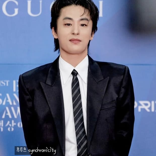 생로랑 24fw 슬림 넥타이 스키니 타이