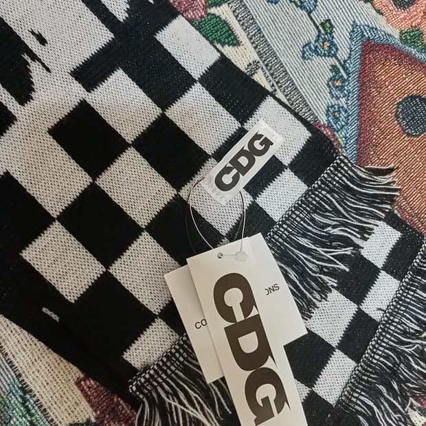 꼼데가르송 머플러 새상품 시즌오프급처