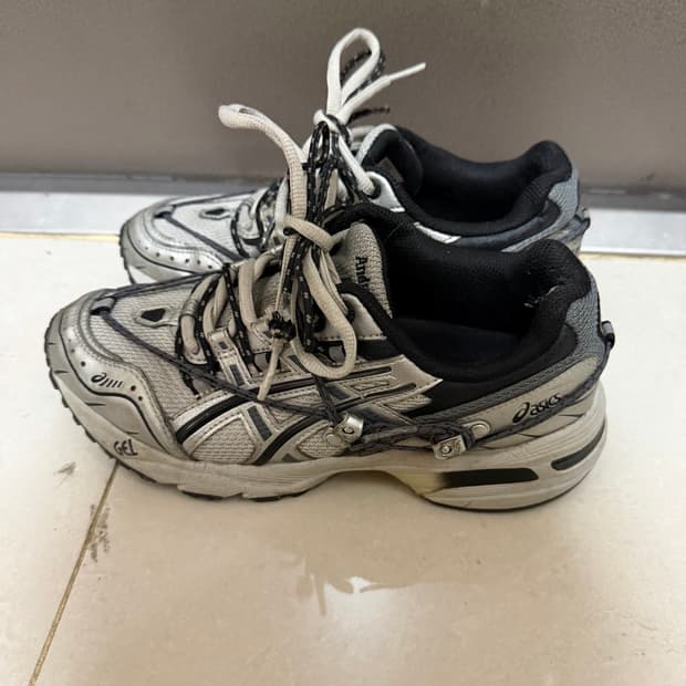 아식스 x 앤더슨벨 젤 1090 글레이셔 그레이 실버