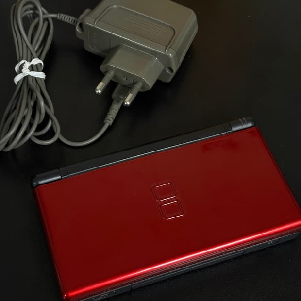 닌텐도 ds lite 본체 + 충전기 + 게임칩