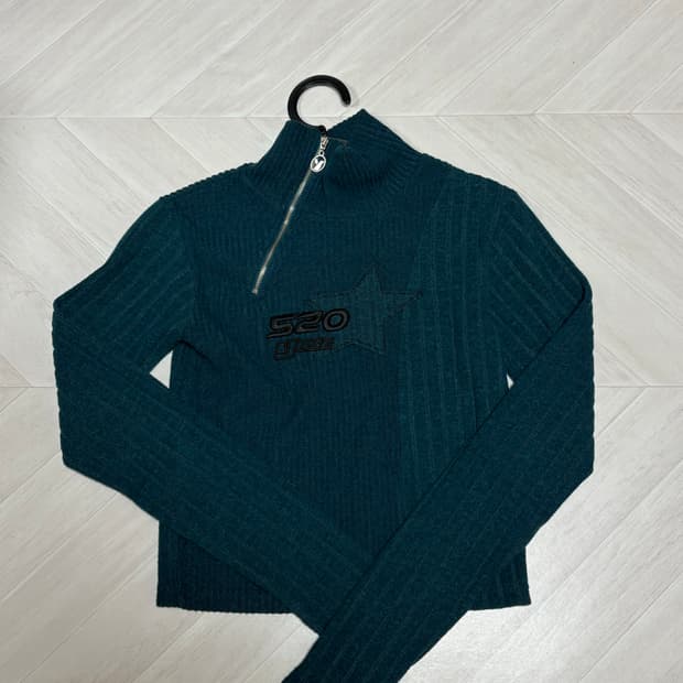 Yuse 하프 집업탑