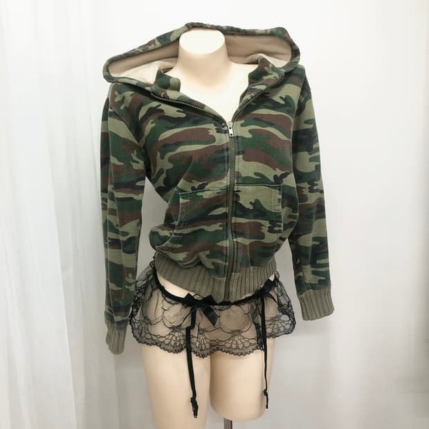 military pattern cropped hood zip-up
