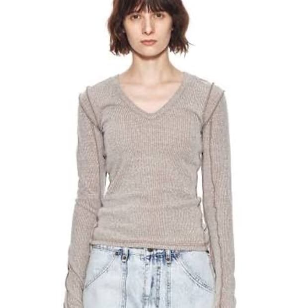 마뗑킴 스티치 브이넥 슬림 탑 라이트 브라운