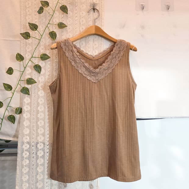 레이스 디테일 나시