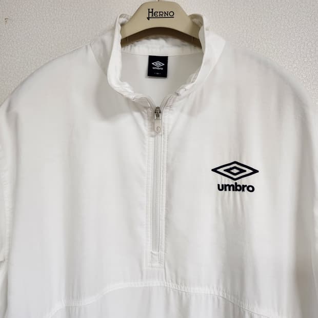 엄브로 하프집업아노락(100