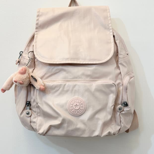 키플링 시티집 스몰 핑크 샤인 백팩 베이비 핑크