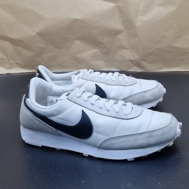 나이키 데이브레이크 흰검 여성운동화230 