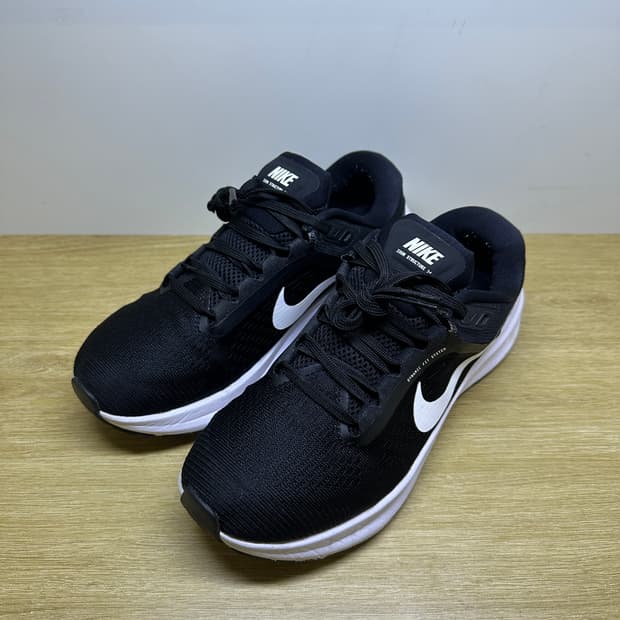 나이키 우먼스 에어줌 스트럭처24 러닝화 240