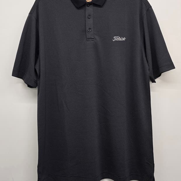 타이틀리스트 남성 골프 반팔카라티.
싸이즈 105