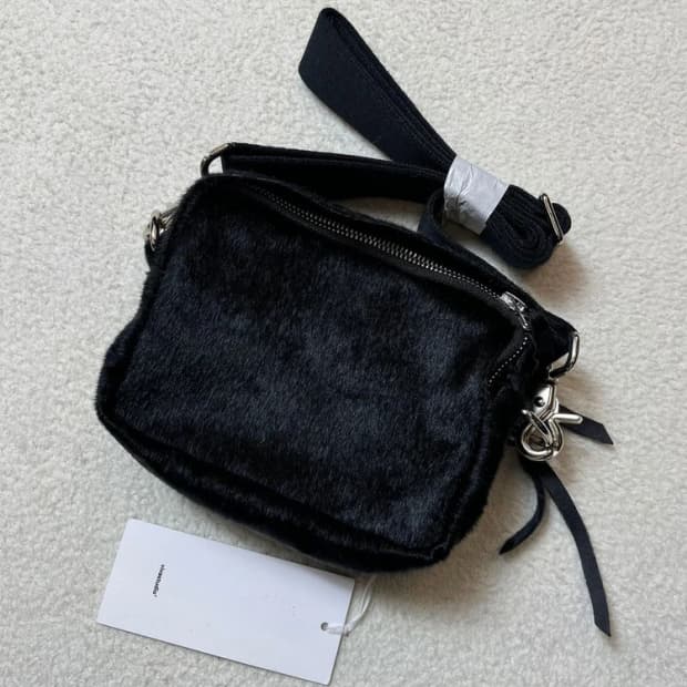 비바스튜디오 20AW 카프 레더 송치 미니 크로스백 A1693