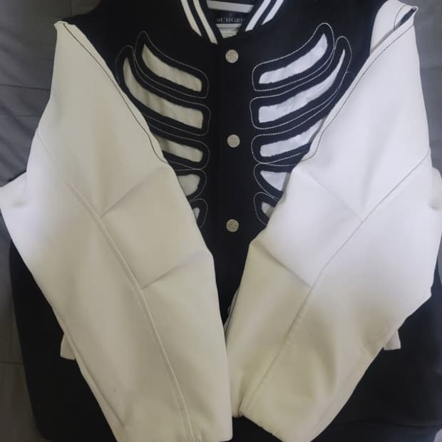 써저리 본 바시티 초판 M 극미중고