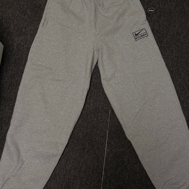[S] 나이키 x 스투시 NRG 플리스 팬츠 다크 그레이 헤더