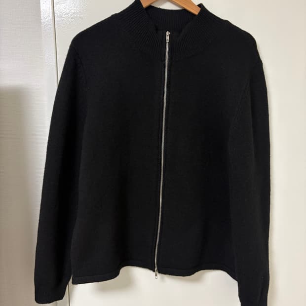 밀로 아카이브 니트집업