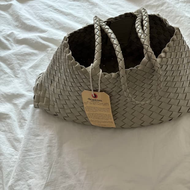 드래곤 디퓨전 산타 크로체 빅 토트백 펄