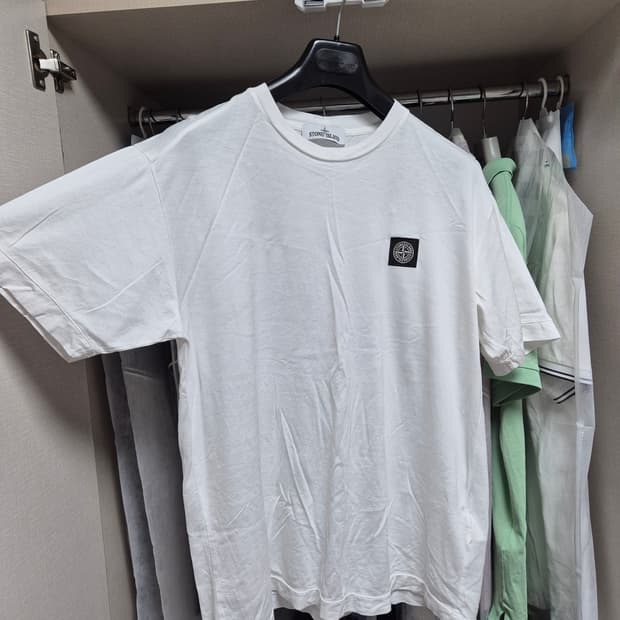 새상품컨디션 100-L 스톤아일랜드 반팔티 