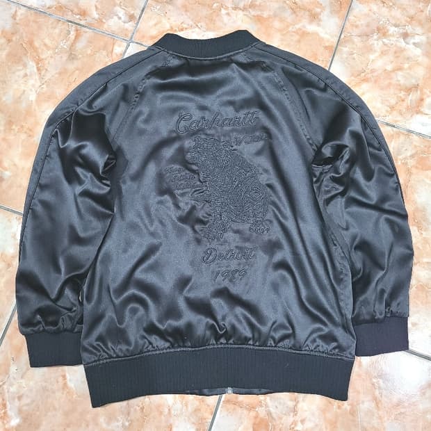 칼하트 타이거 자수 스카쟌