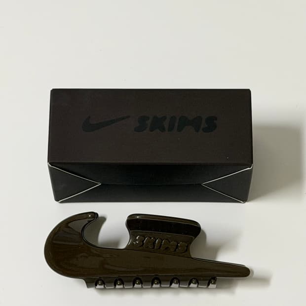 나이키 스킴스 헤어클립 브라운