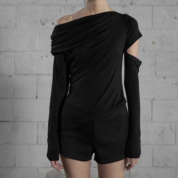 새상품)) 보헤미안 서울 셔링 원숄더 티