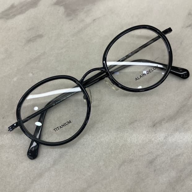 알랭 들롱 Alain delon 블랙 티타늄 뿔테 안경