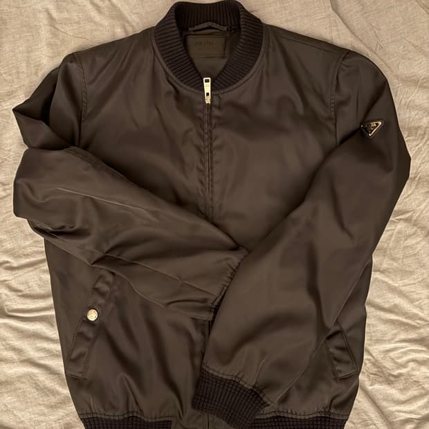 프라다 니라일론 봄버자켓 판매합니다