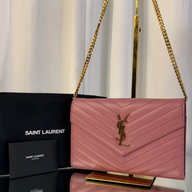 생로랑 모노그램 마틀라세 엔벨로프 카산드라 체인 크로스백