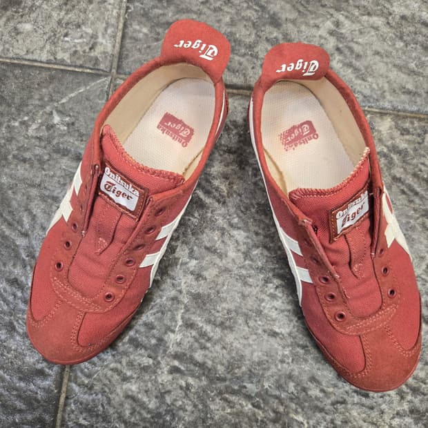 오니츠카타이거 슬립온 레드 스니커즈
