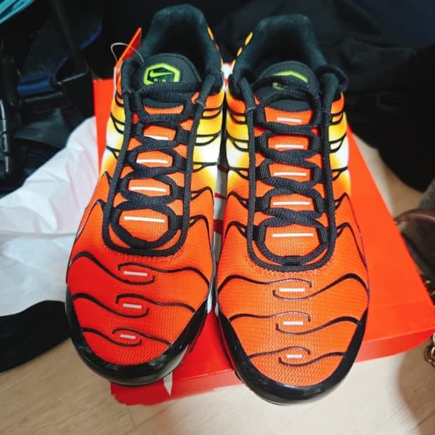 나이키 에어맥스 플러스 선셋 그라디언트 DR8581-800