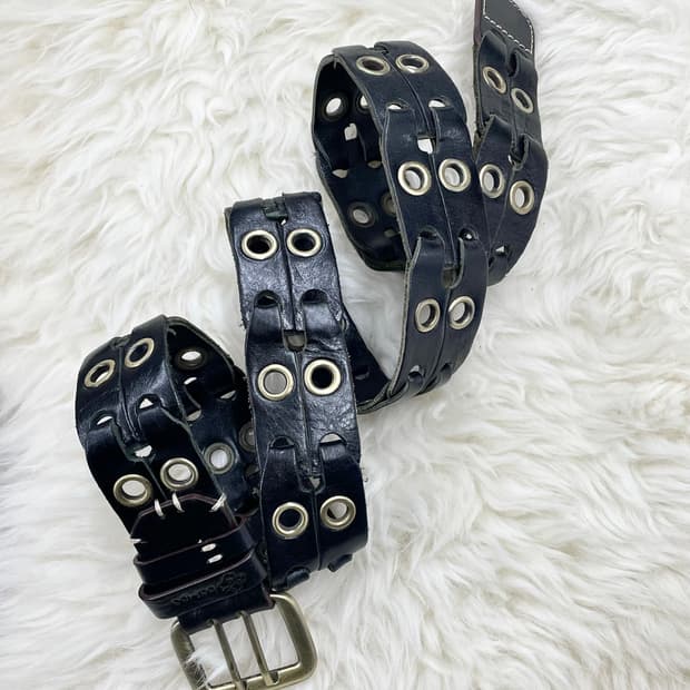 리얼레더 디테일 절개 펀칭 버클 벨트