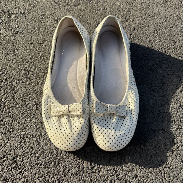 Undercover punching flat shoes
