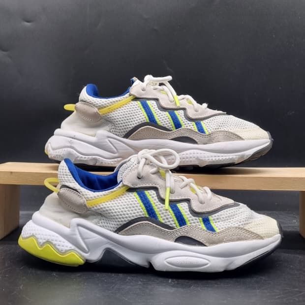 아디다스 오즈위고 흰파 운동화 230