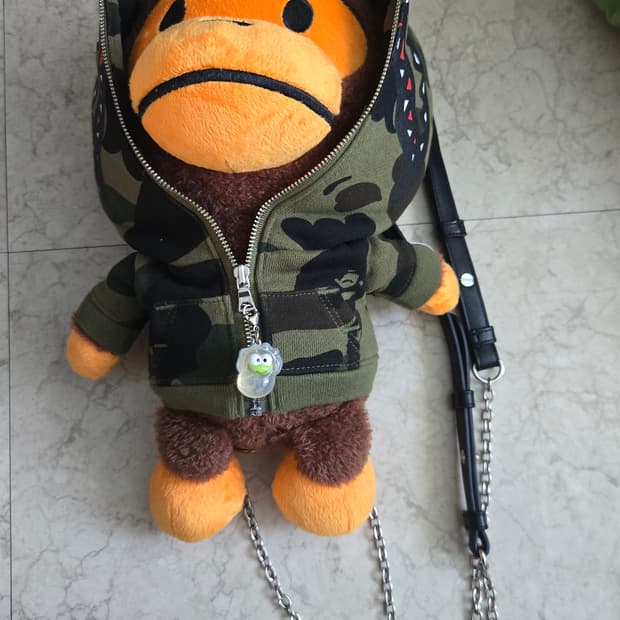 베이프 마일로 돌 플러시 백팩 후드집업