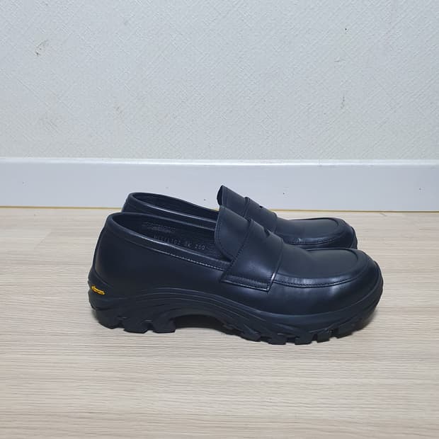 무신사 스탠다드 비브람 러그 솔 페니 로퍼 250