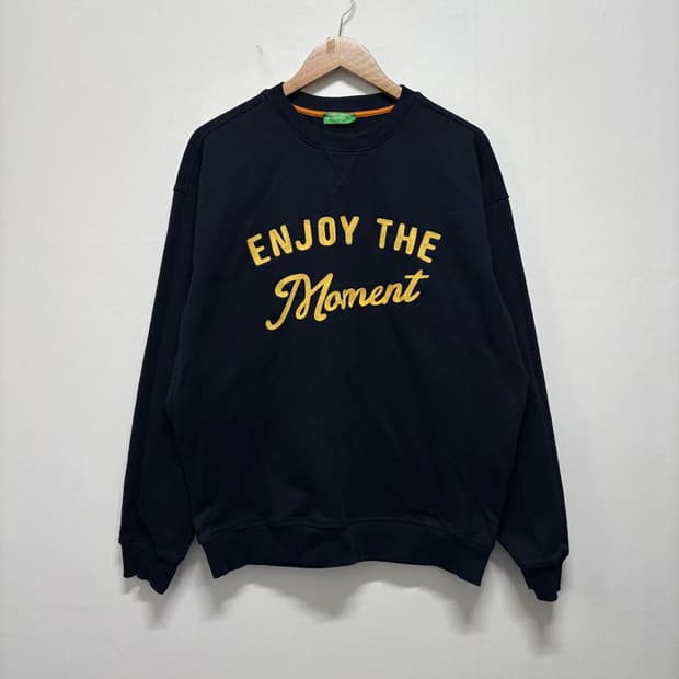 베네통 네이비 자수 맨투맨