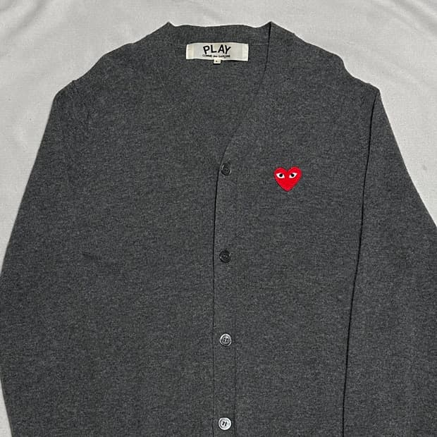 L 꼼데가르송 레드와펜 브이넥 그레이 울 가디건 