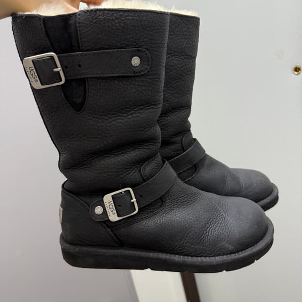 어그 버클 미디부츠