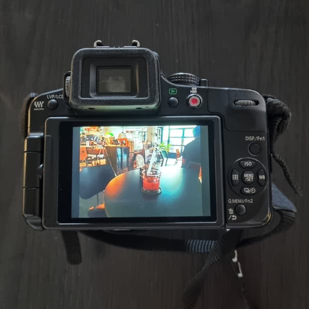 파나소닉 루믹스 G3 디지털 카메라와 14-42mm 렌즈 포함 팝니다.