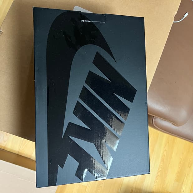 새상품 나이키 덩크 우탱 클랜 하이 블랙 앤 폴른 (사이즈265)팝니다