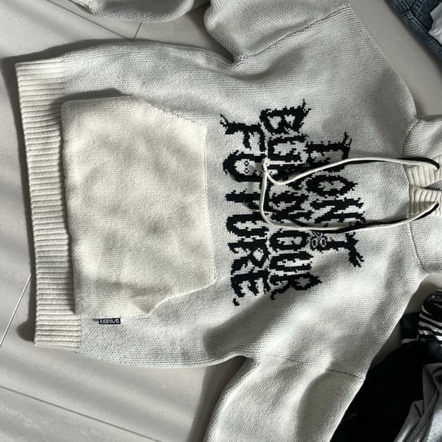 아조바이아조 후드티