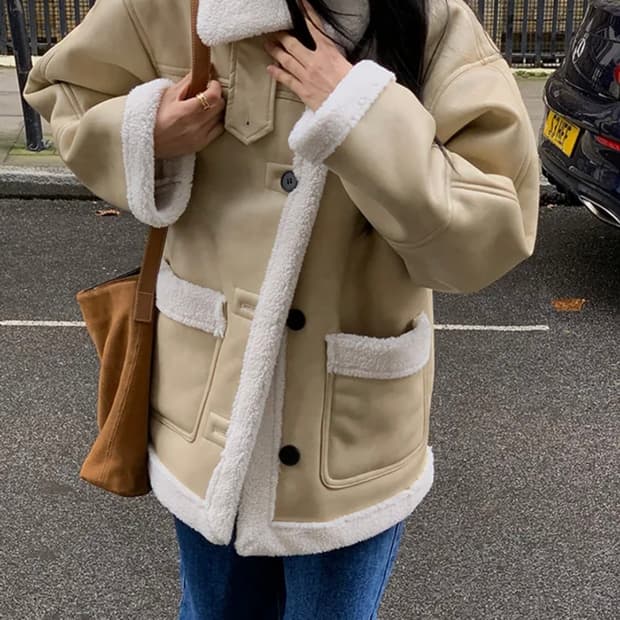 에드모어 하프 레더 무스탕 코트 [빈베이지]