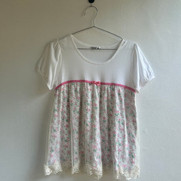 분홍 장미 티셔츠 