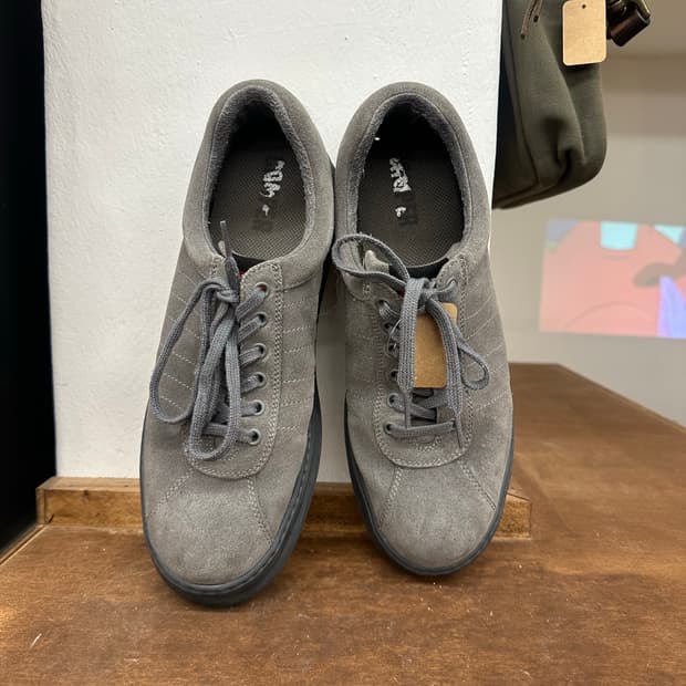 Camper 캠퍼 차콜그레이 스니커즈